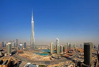 Какво се вижда от върха на Burj Khalifa? (видео)