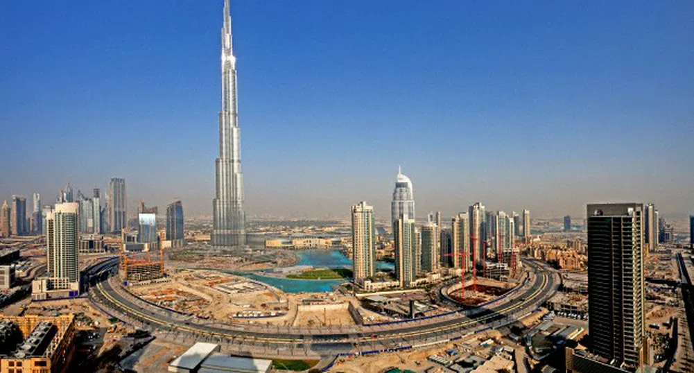 Какво се вижда от върха на Burj Khalifa? (видео)