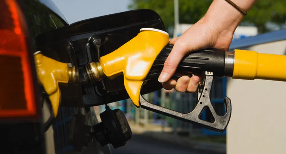 Бензинът и дизелът ще се изравнят по цени до ден-два
