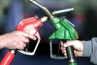 Бензинът в ЕС поевтинява, у нас не