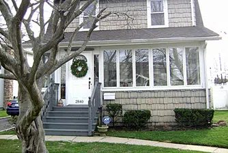 Жена купи обратно къщата си шест години, след като я беше изгубила