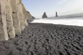 Десет плажа с черни пясъци