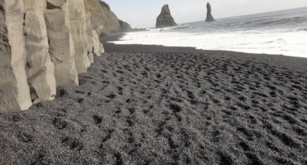 Десет плажа с черни пясъци