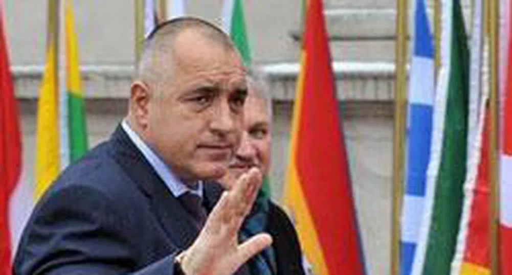 Борисов приет с военни почести в Румъния