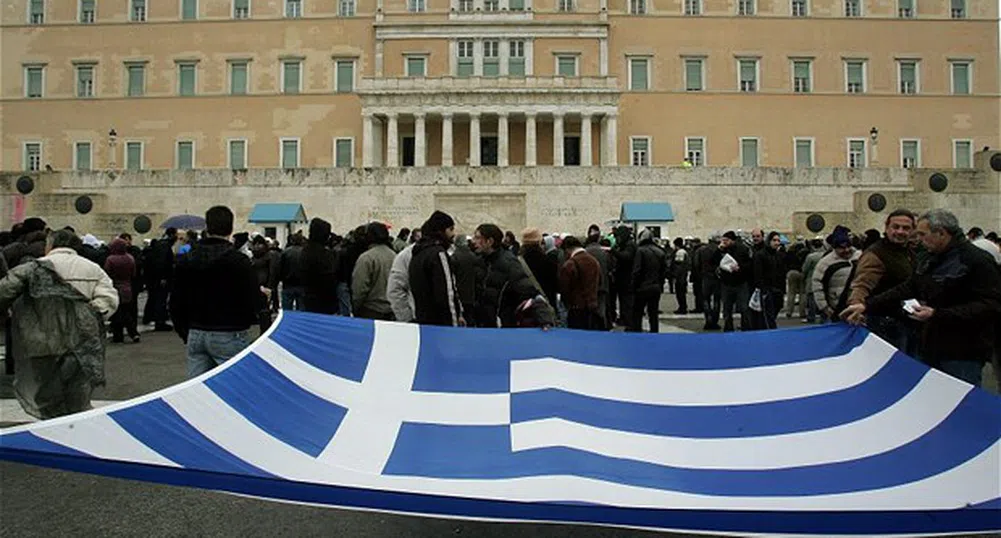 Гръцкият кабинет одобри споразумението с "тройката"