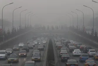 Пекин вдигна нивото на тревога за замърсяване на въздуха