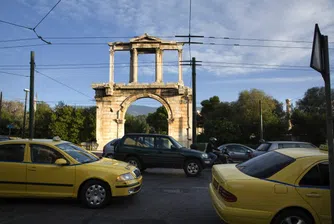 Гърците слизат от колите