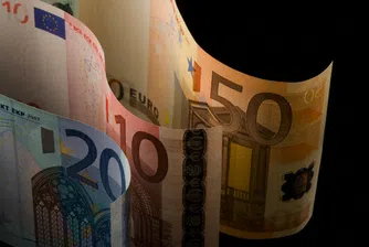 Митничари откриха 87 хил. евро под мишниците на пенсионерка