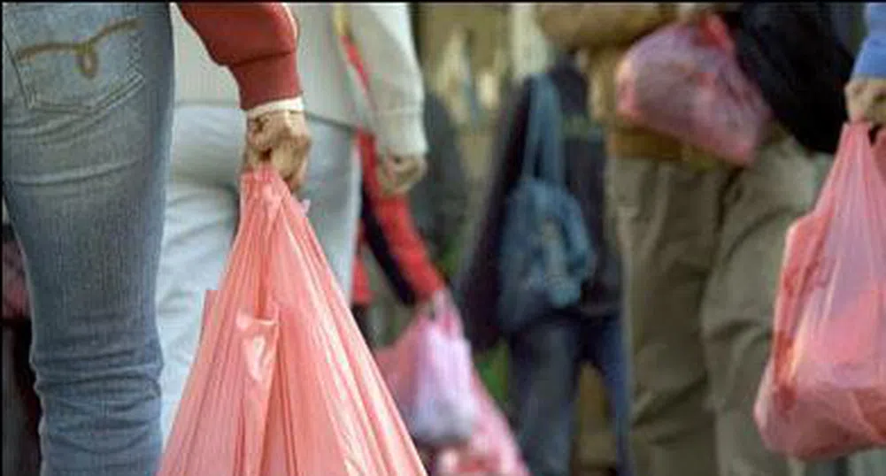 Караджова: Спираме найлоновите торбички от догодина