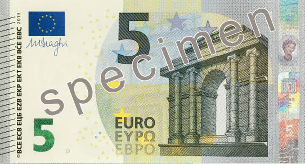 Новата банкнота от 5 евро вече и с надпис на кирилица