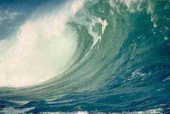 Първата вълна цунами достигна бреговете на Япония