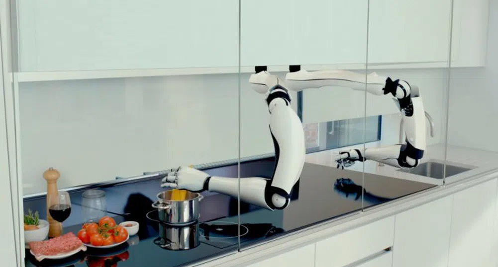 Този робот живее в къщата ви и готви като Master Chef