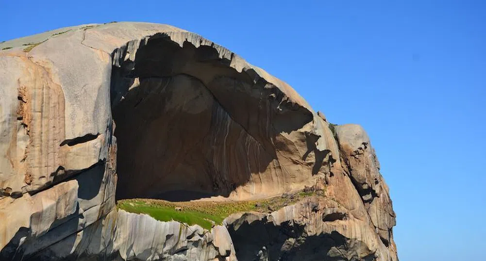 Скалата череп - един от най-недостъпните острови в света