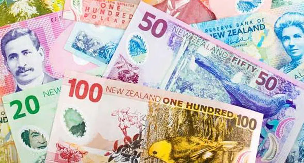 Щатският долар поевтинява, а новозеландският поскъпва