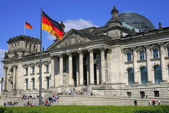 Германците искат данък "Лукс"