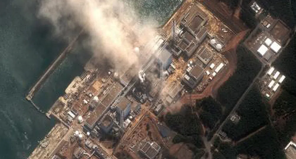 Хеликоптери изливат вода върху АЕЦ Фукушима-1
