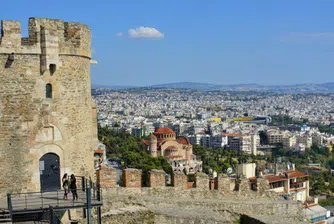 Солун отваря магазините си в неделя заради българите