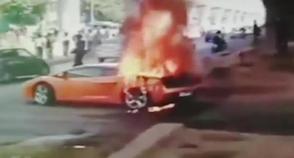 Вижте как гори Lamborghini за 400 000 долара