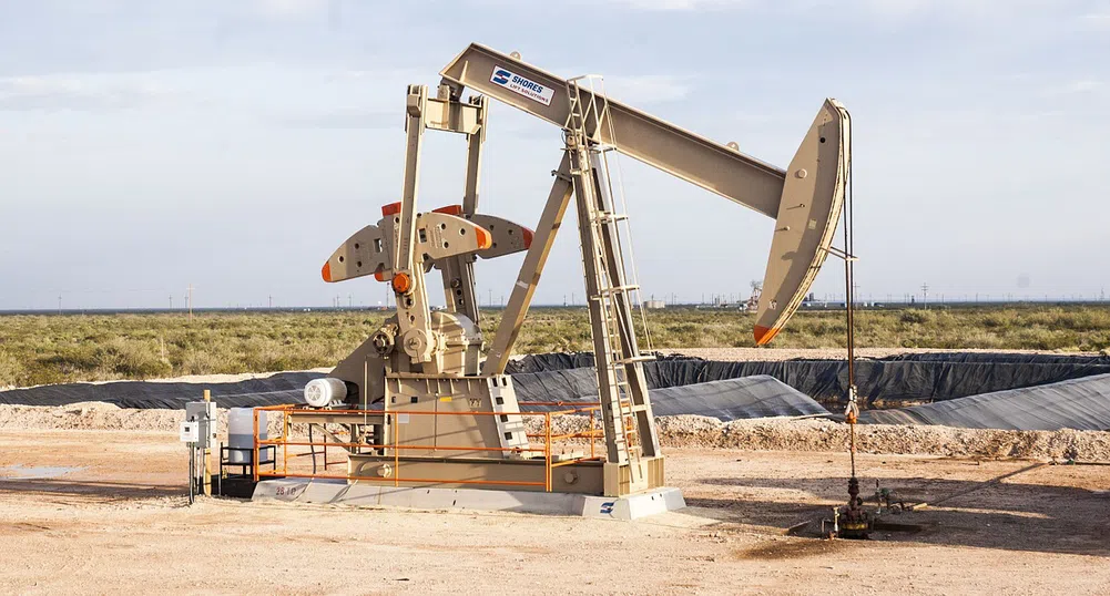 Петролът пада след коментари на енергийния министър на Ирак