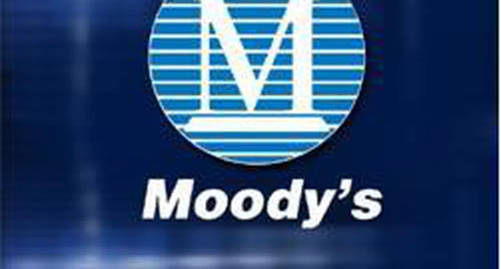 Moodys сваля рейтинга на САЩ при най-малко забавяне с дълга