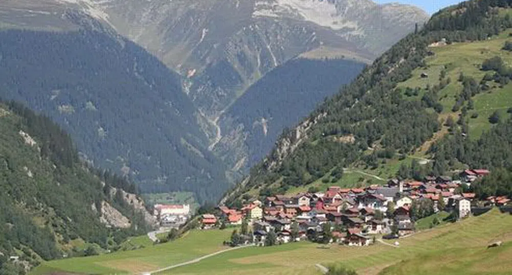 Швейцарско село предпочете да пази златото си под земята
