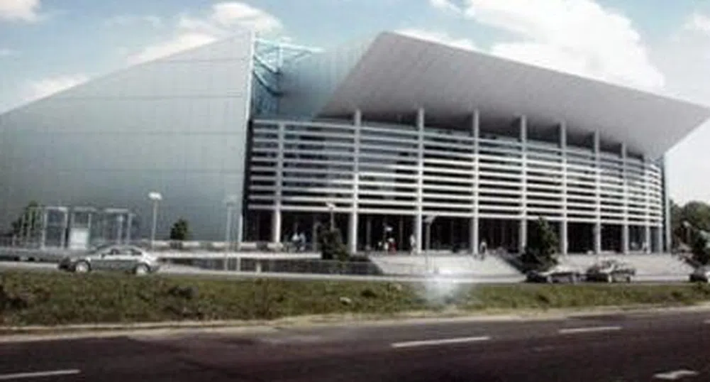 Калистратов: Строежът на спортната зала в София не е спрян