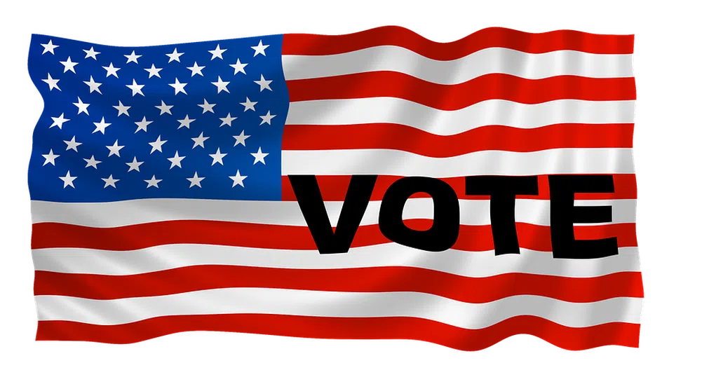 Щатите вече гласуват за президент, Хилари с първа победа