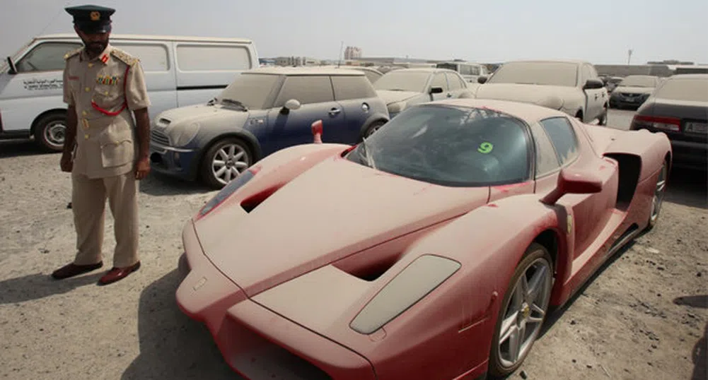 Ferrari Enzo стои забравено в Дубай вече 8 месеца
