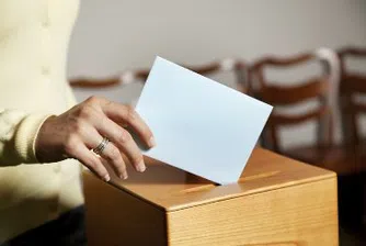 Избирателите за референдума се оказаха повече от населението на България