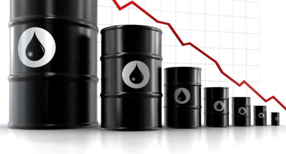 Нов шестгодишен минимум за петрола, всички в очакване на Фед