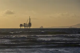 Петролът пада поради засилен скептицизъм относно сделката на ОПЕК