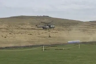 Какво се случва, когато хеликоптер лети над химически тоалетни