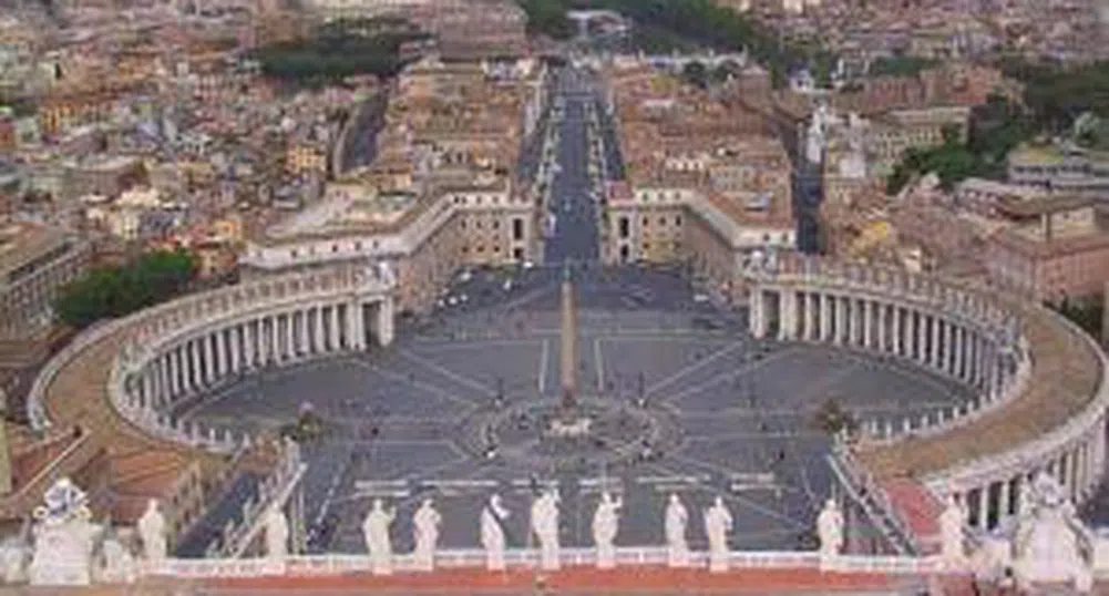 Разследват Ватикана за пране на пари