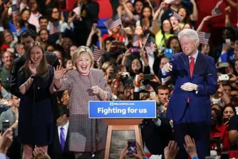 Хилари Клинтън със сериозни критики заради палто за 12 495 долара