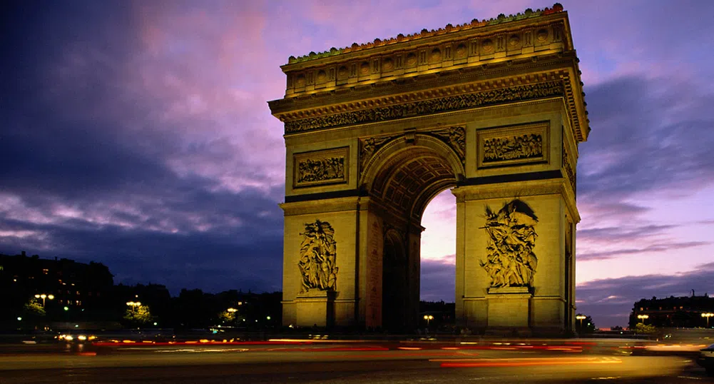 Първият пазарен тест за Франция през 2012 г. наполовина успешен