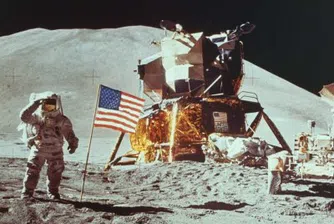 Отиде си легендарният астронавт Нийл Армстронг