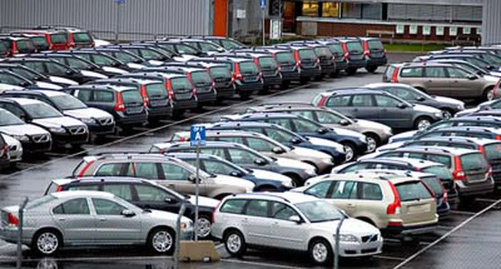 Пръв ръст на продажбите на автомобили в ЕС от 2011 г.
