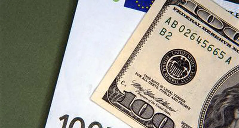 Доларът с ново 14-месечно дъно срещу еврото