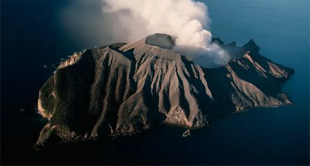 Частен вулкан насред океана