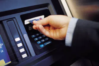 Бургазлия нападна банкомат с плочка