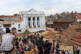 Нов силен трус в Непал, жертвите надхвърлиха 1900 души