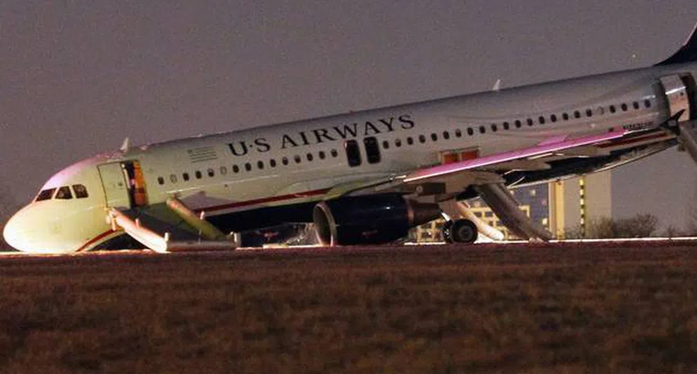 Жена си прави селфи, след като самолетът ѝ се разби