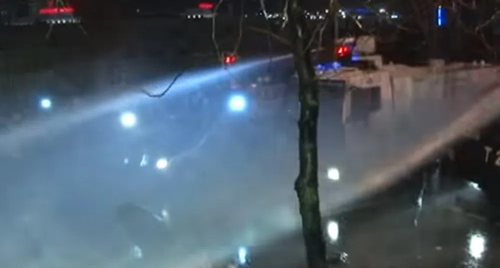 Турската полиция използва сълзотворен газ срещу протестиращите