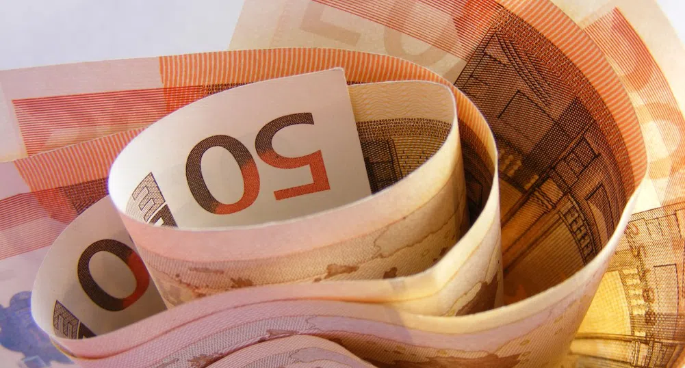 Ниската инфлация запази надеждите за евро на Латвия