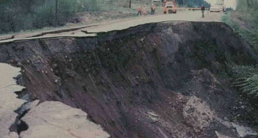 4000 тона скали паднали на пътя за Смолян, поне 48 часа без коли