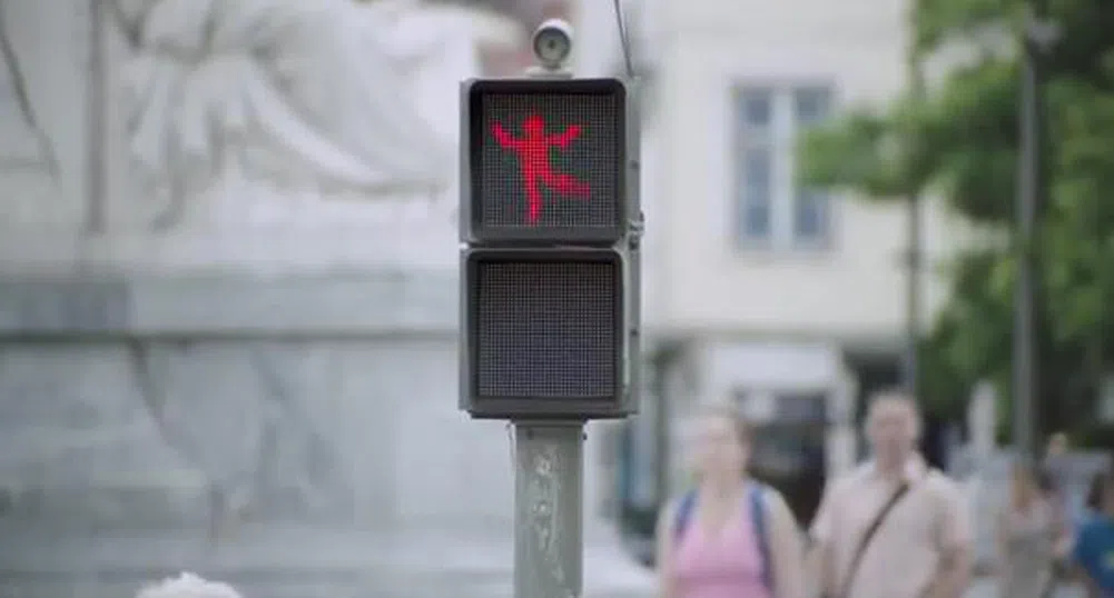 Танцуващ светофар в Лисабон (видео)