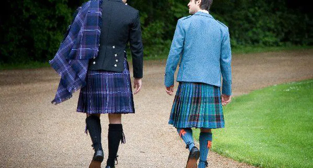 Задължиха шотландците да слагат бельо под полите