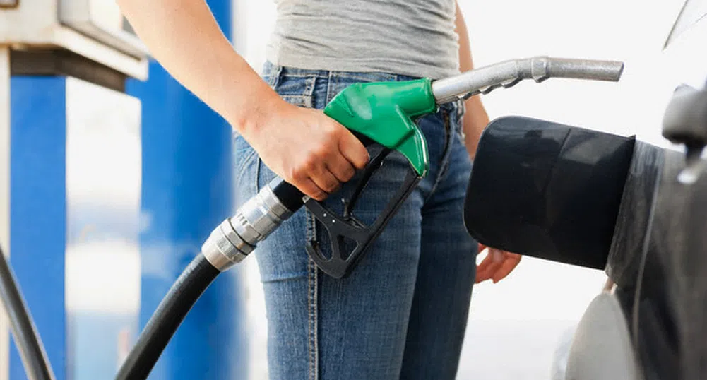 Бензинът в САЩ вече е под 1 лв. за литър