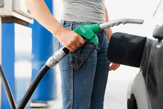 Бензинът в САЩ вече е под 1 лв. за литър