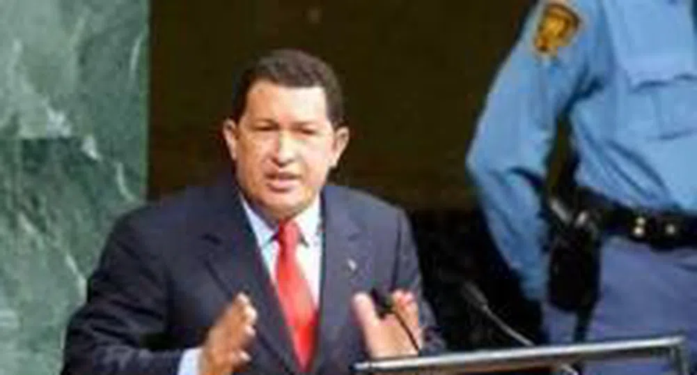 Чавес предлага - ходете до тоалетната с джобно фенерче